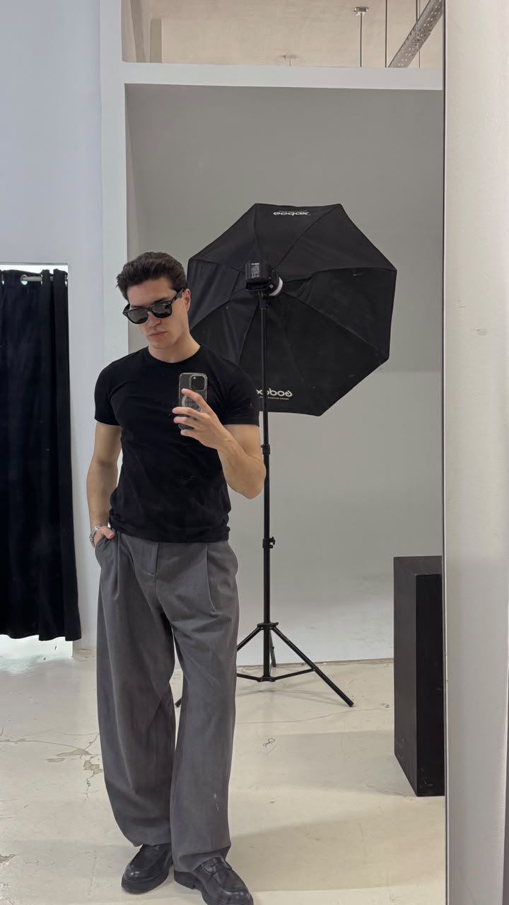 Grey — on body, walking | Raed · 1.84 m · wears 38